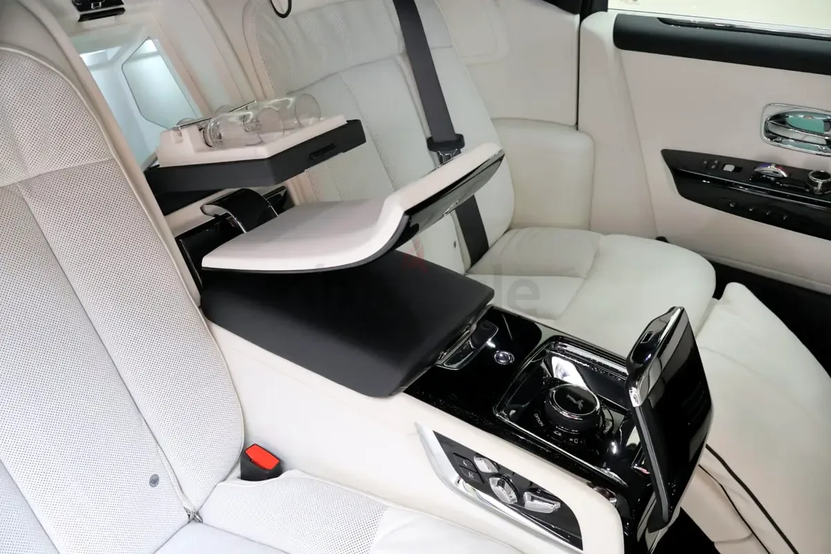 Rolls-Royce Phantom 6.8 AT RWD (571 حصان) - 17