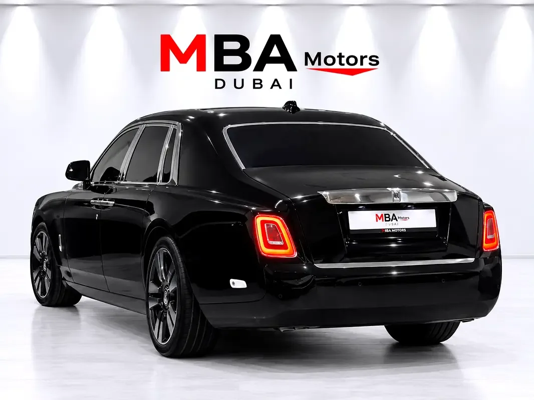 Rolls-Royce Phantom 6.8 AT RWD (571 حصان) - 6