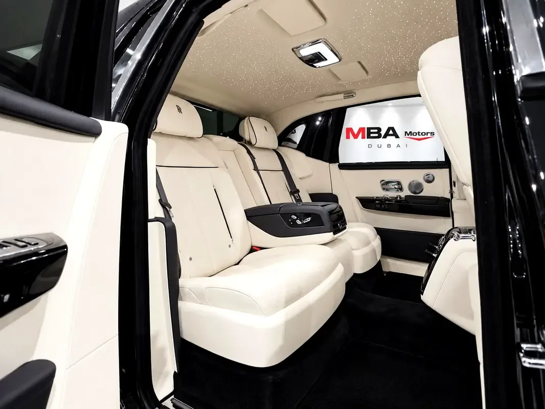 Rolls-Royce Phantom 6.8 AT RWD (571 حصان) - 11