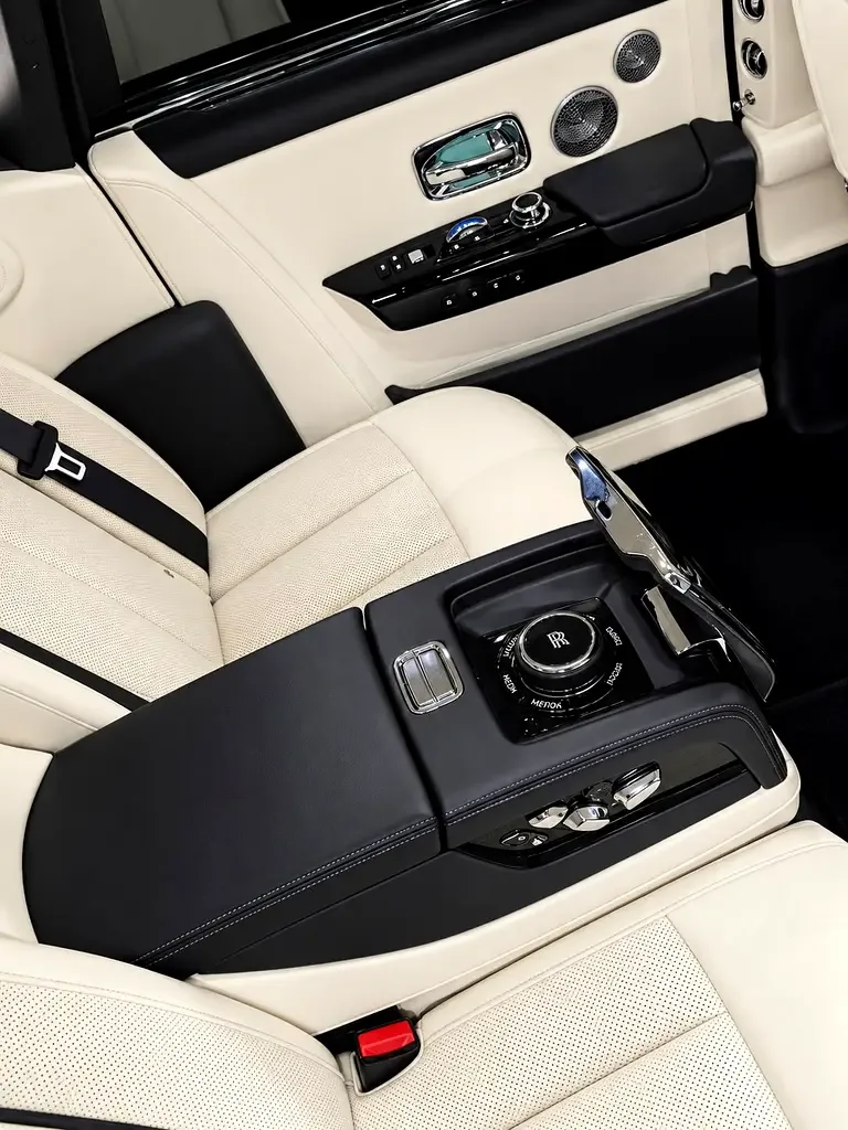 Rolls-Royce Phantom 6.8 AT RWD (571 حصان) - 14