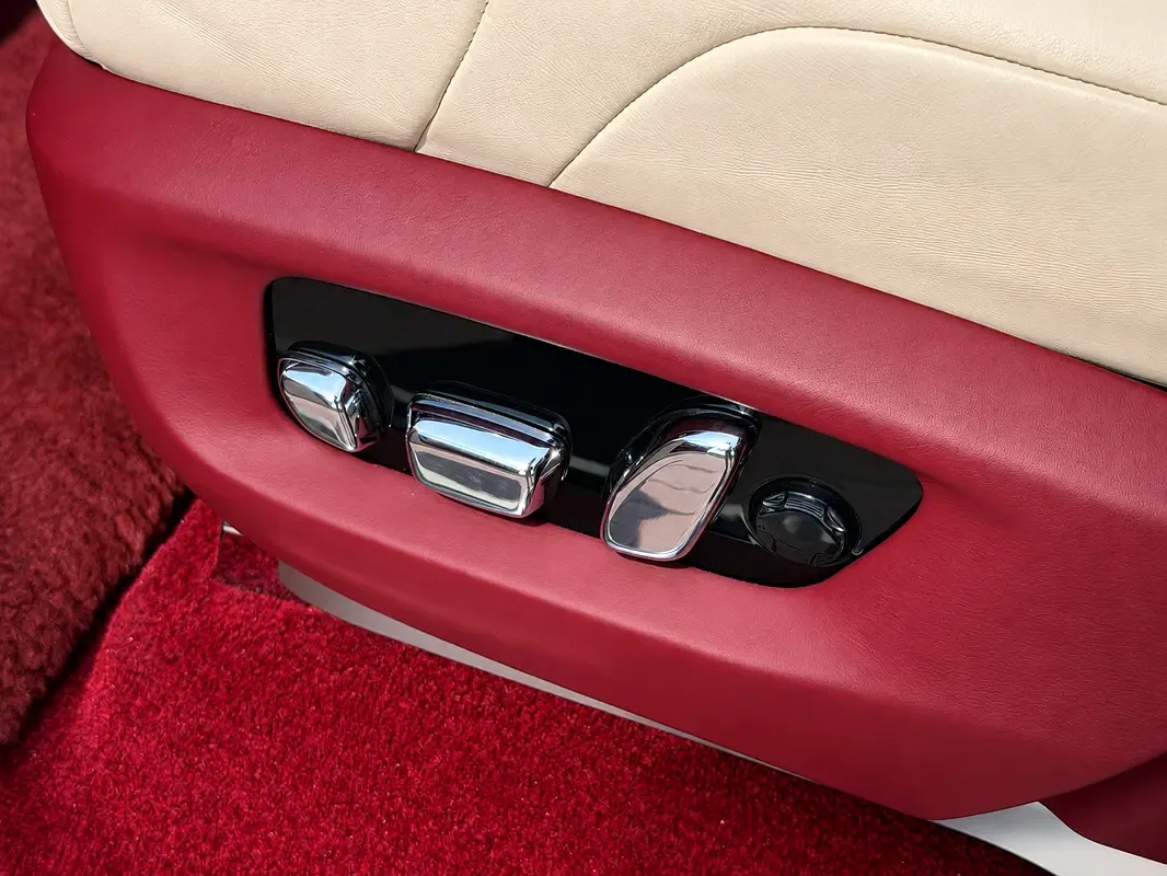 Rolls-Royce Phantom 6.8 AT RWD (571 hp) - 11