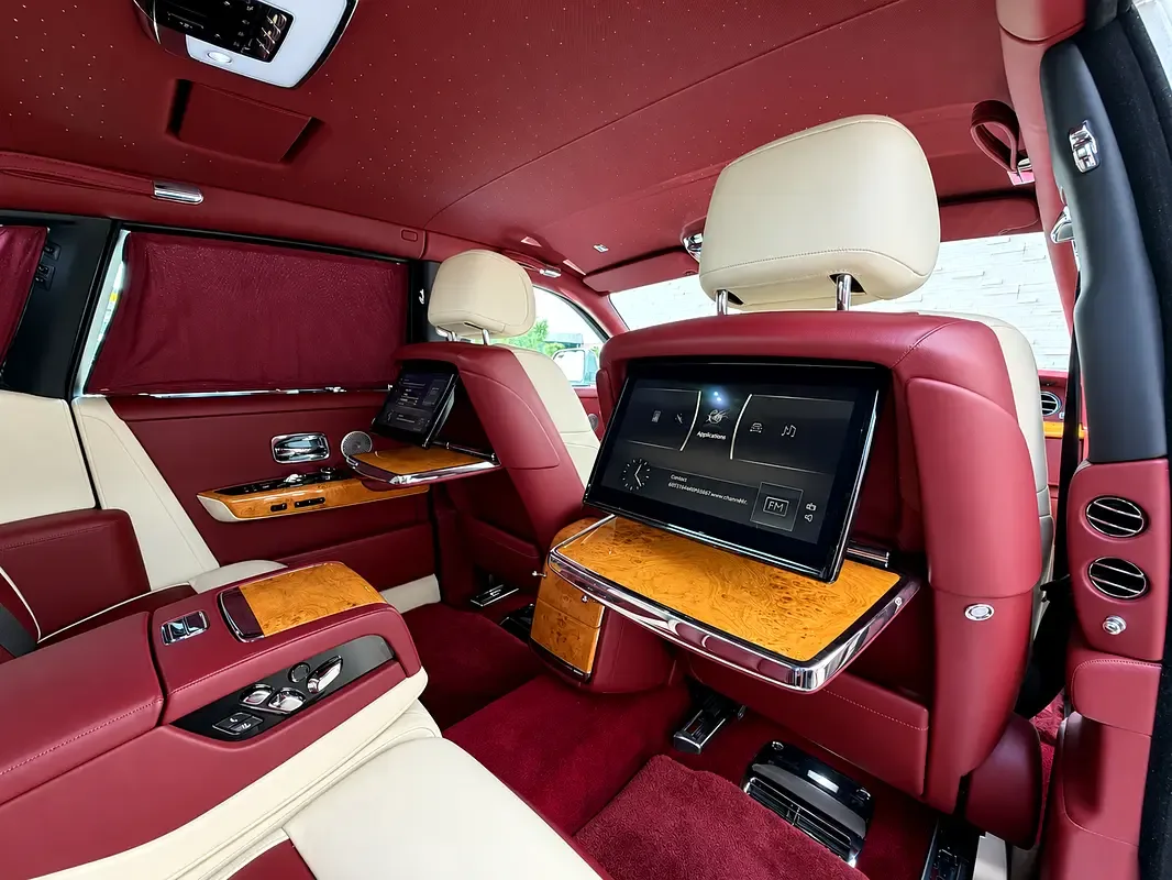 Rolls-Royce Phantom 6.8 AT RWD (571 hp) - 13