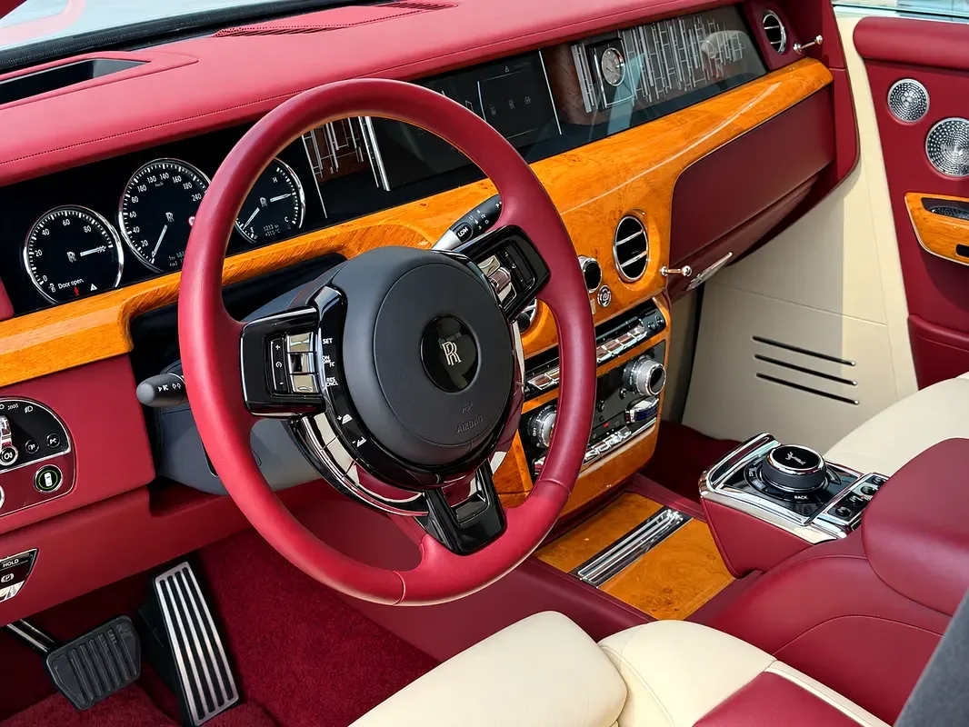 Rolls-Royce Phantom 6.8 AT RWD (571 hp) - 14