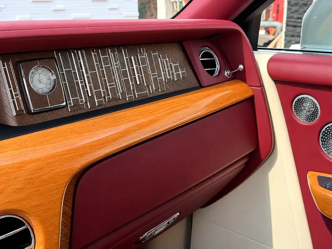 Rolls-Royce Phantom 6.8 AT RWD (571 hp) - 17