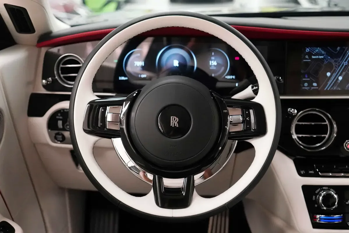 Rolls-Royce Spectre AT 4WD (585 حصان) - 9