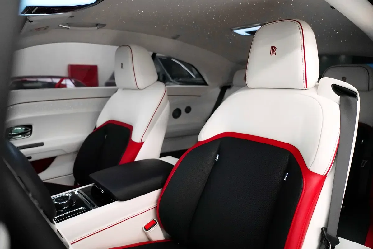 Rolls-Royce Spectre AT 4WD (585 حصان) - 11