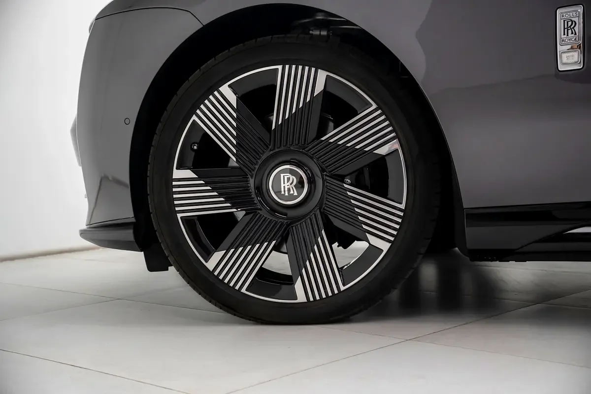 Rolls-Royce Spectre AT 4WD (585 حصان) - 6