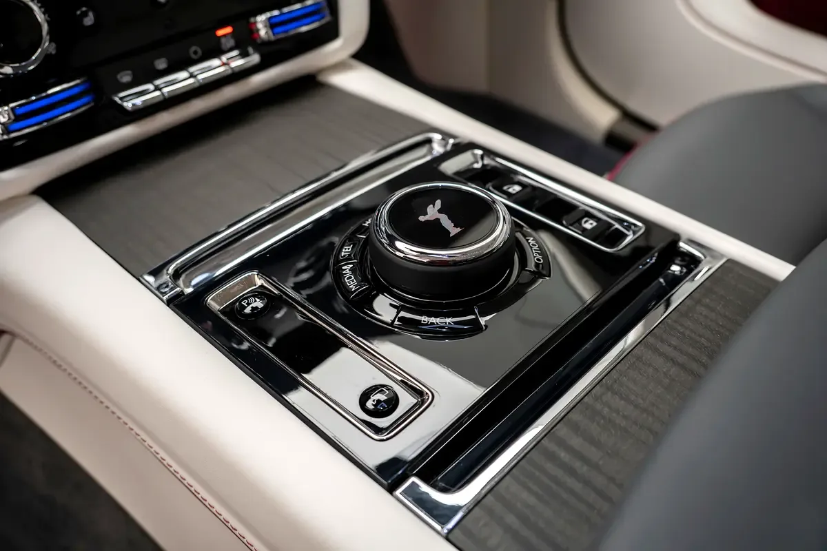 Rolls-Royce Spectre AT 4WD (585 حصان) - 9