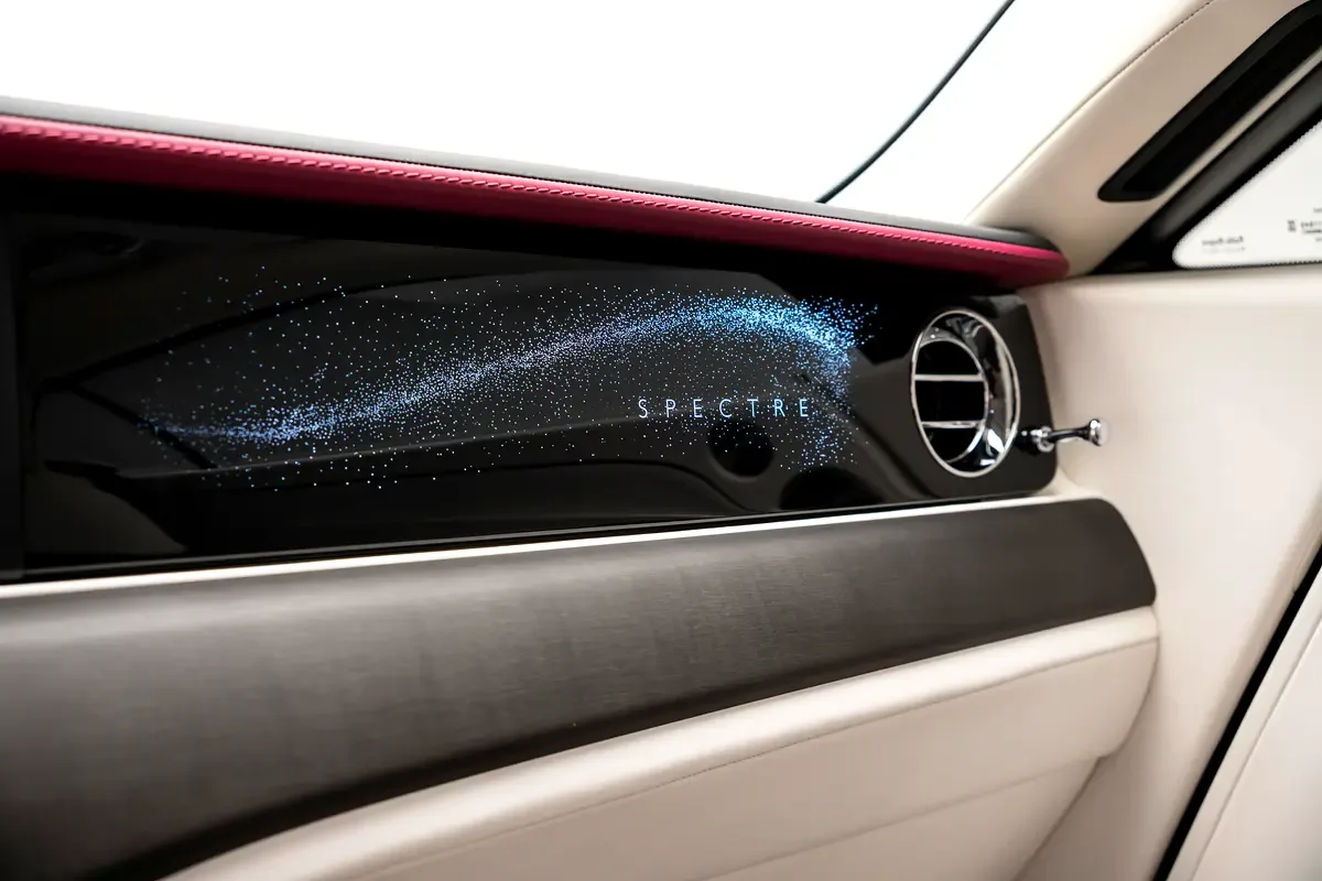 Rolls-Royce Spectre AT 4WD (585 حصان) - 12