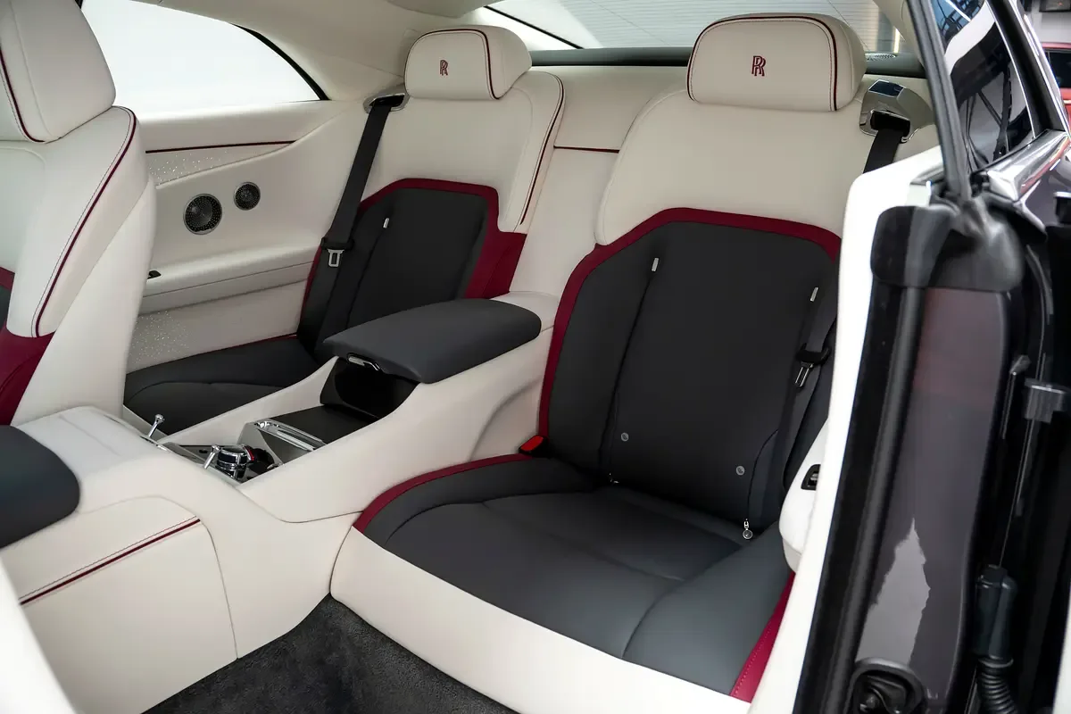 Rolls-Royce Spectre AT 4WD (585 حصان) - 15