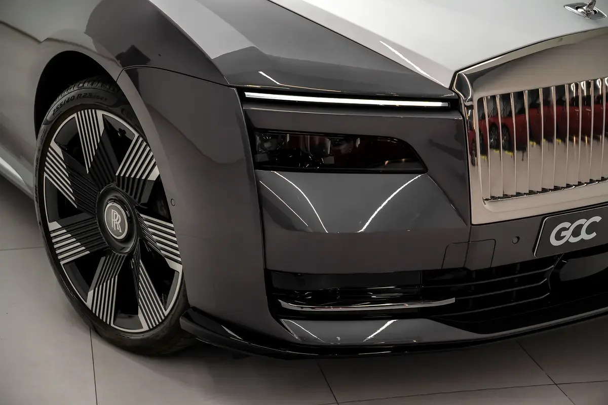 Rolls-Royce Spectre AT 4WD (585 حصان) - 19