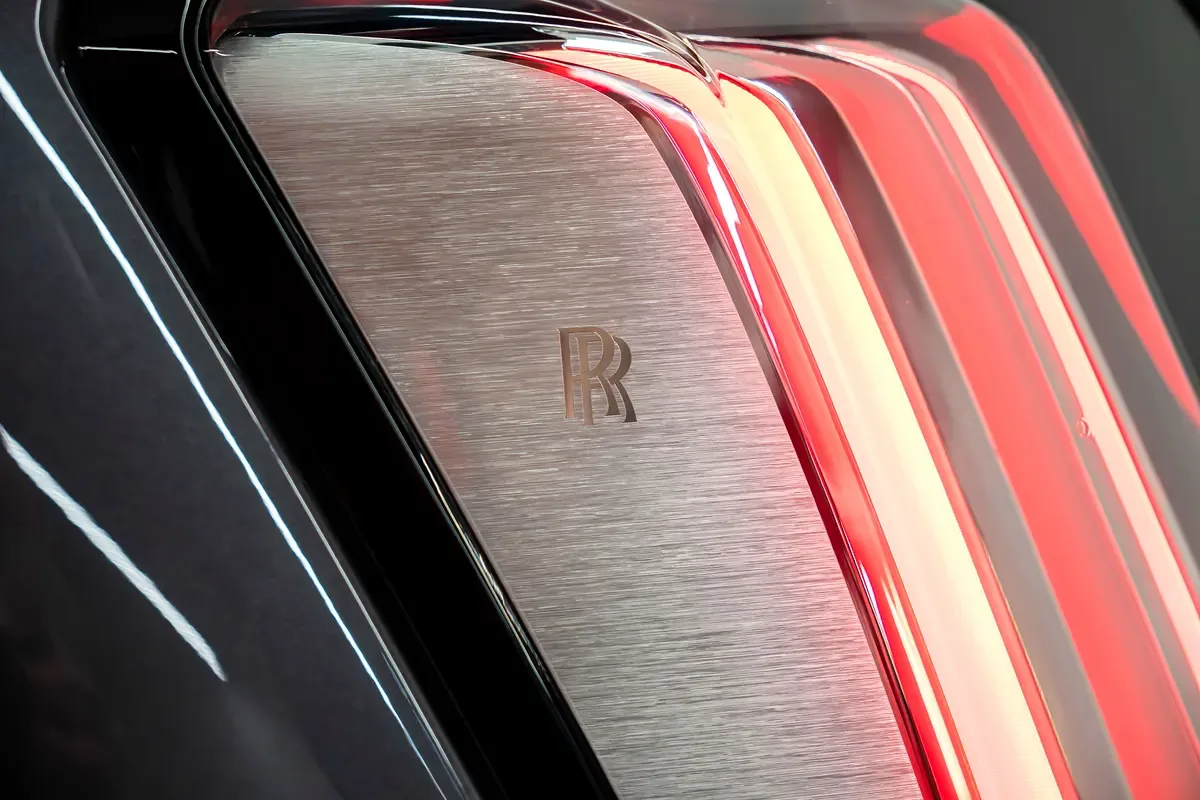 Rolls-Royce Spectre AT 4WD (585 حصان) - 18