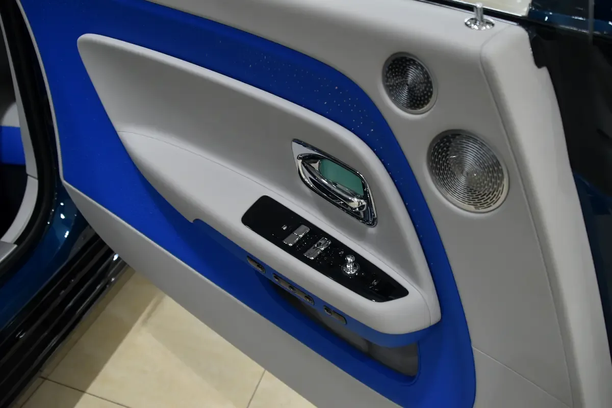 Rolls-Royce Spectre AT 4WD (585 hp) - 15
