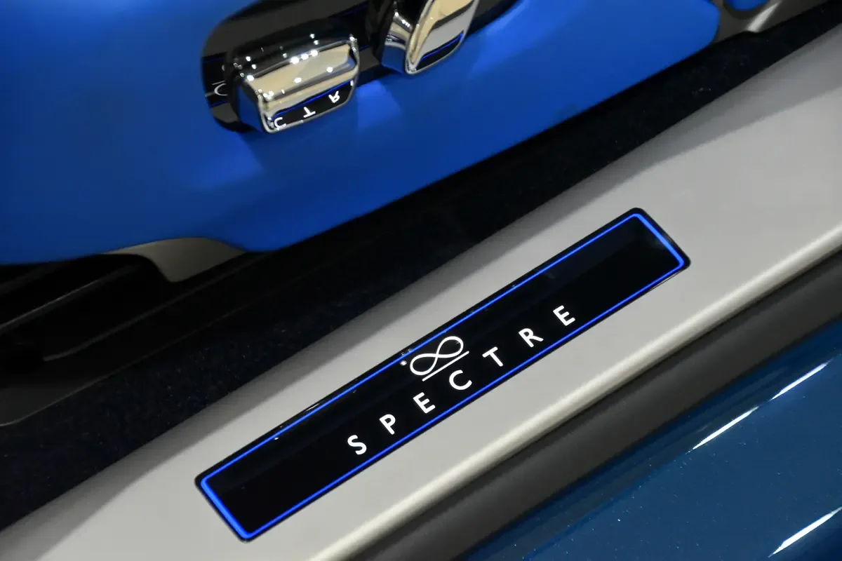 Rolls-Royce Spectre AT 4WD (585 hp) - 16