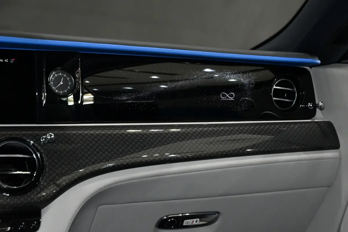 Rolls-Royce Spectre AT 4WD (585 hp) - 20