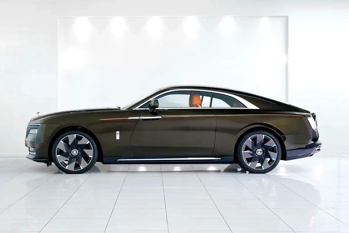 Rolls-Royce Spectre AT 4WD (585 حصان) - 2