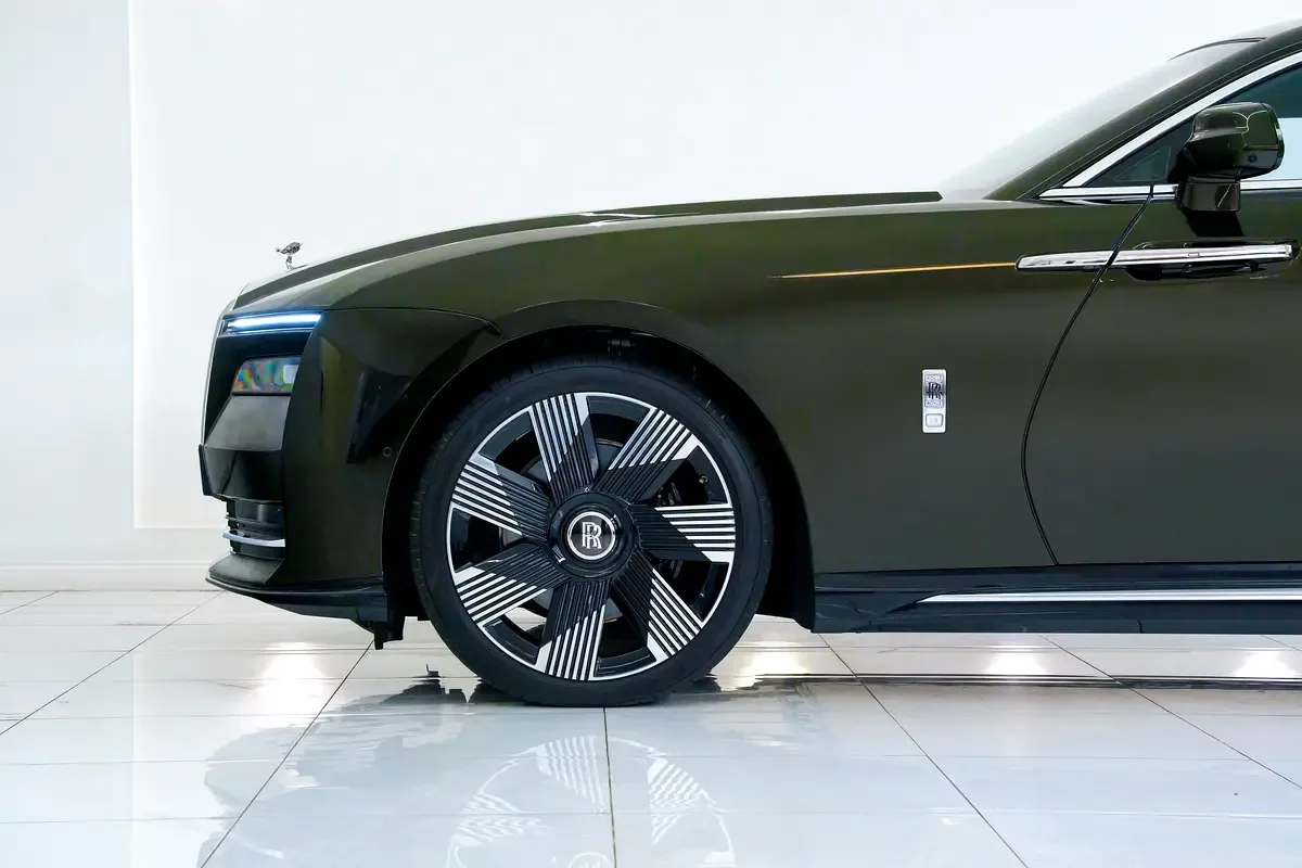 Rolls-Royce Spectre AT 4WD (585 حصان) - 4