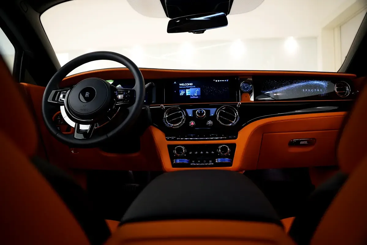 Rolls-Royce Spectre AT 4WD (585 حصان) - 6