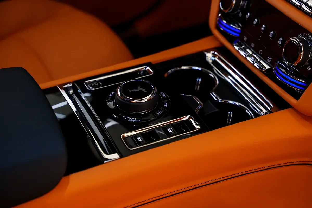 Rolls-Royce Spectre AT 4WD (585 حصان) - 8