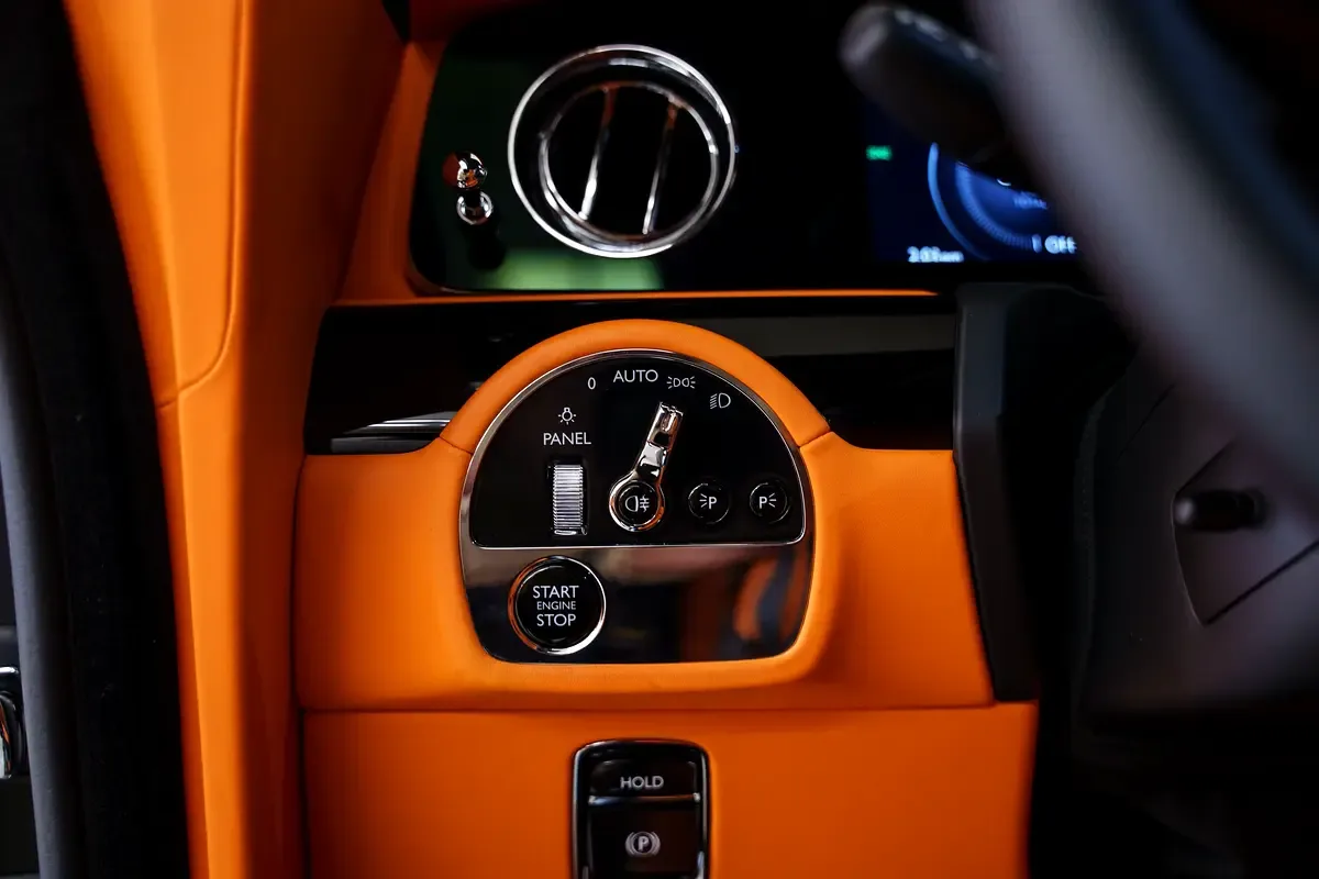Rolls-Royce Spectre AT 4WD (585 حصان) - 12