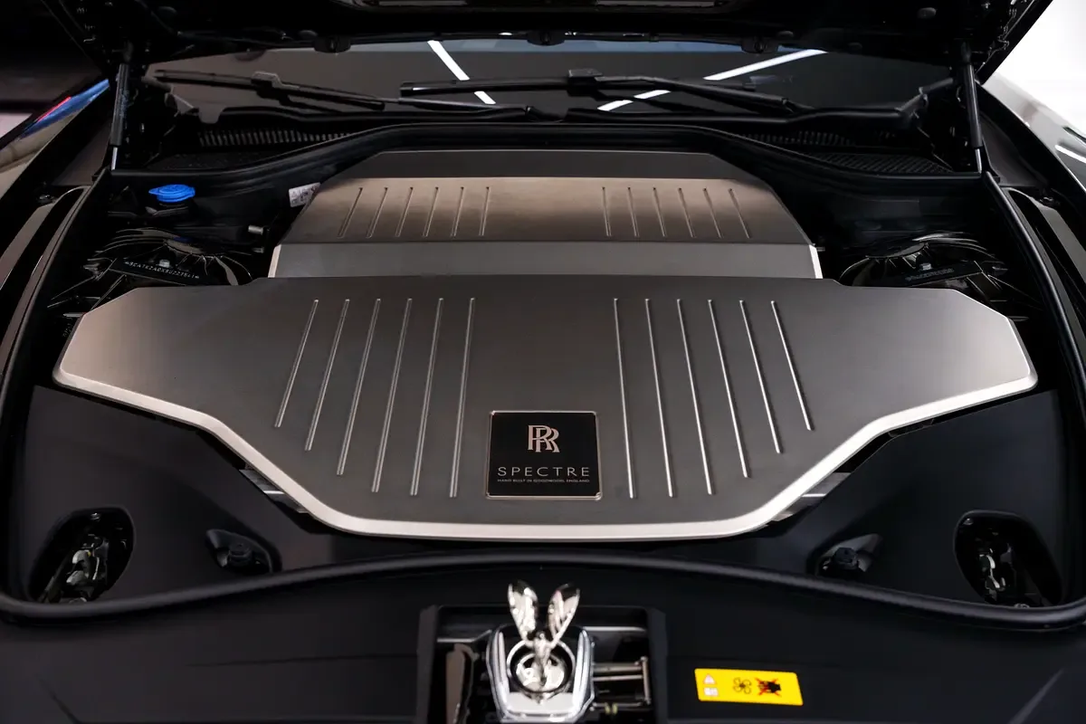 Rolls-Royce Spectre AT 4WD (585 حصان) - 15