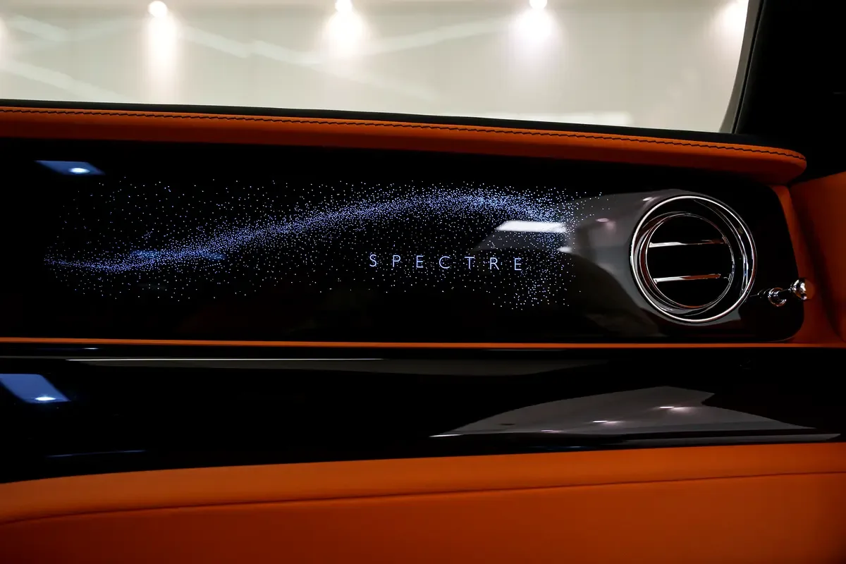 Rolls-Royce Spectre AT 4WD (585 حصان) - 14