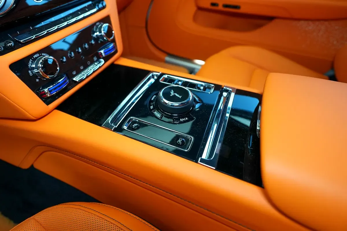 Rolls-Royce Spectre AT 4WD (585 hp) - 11
