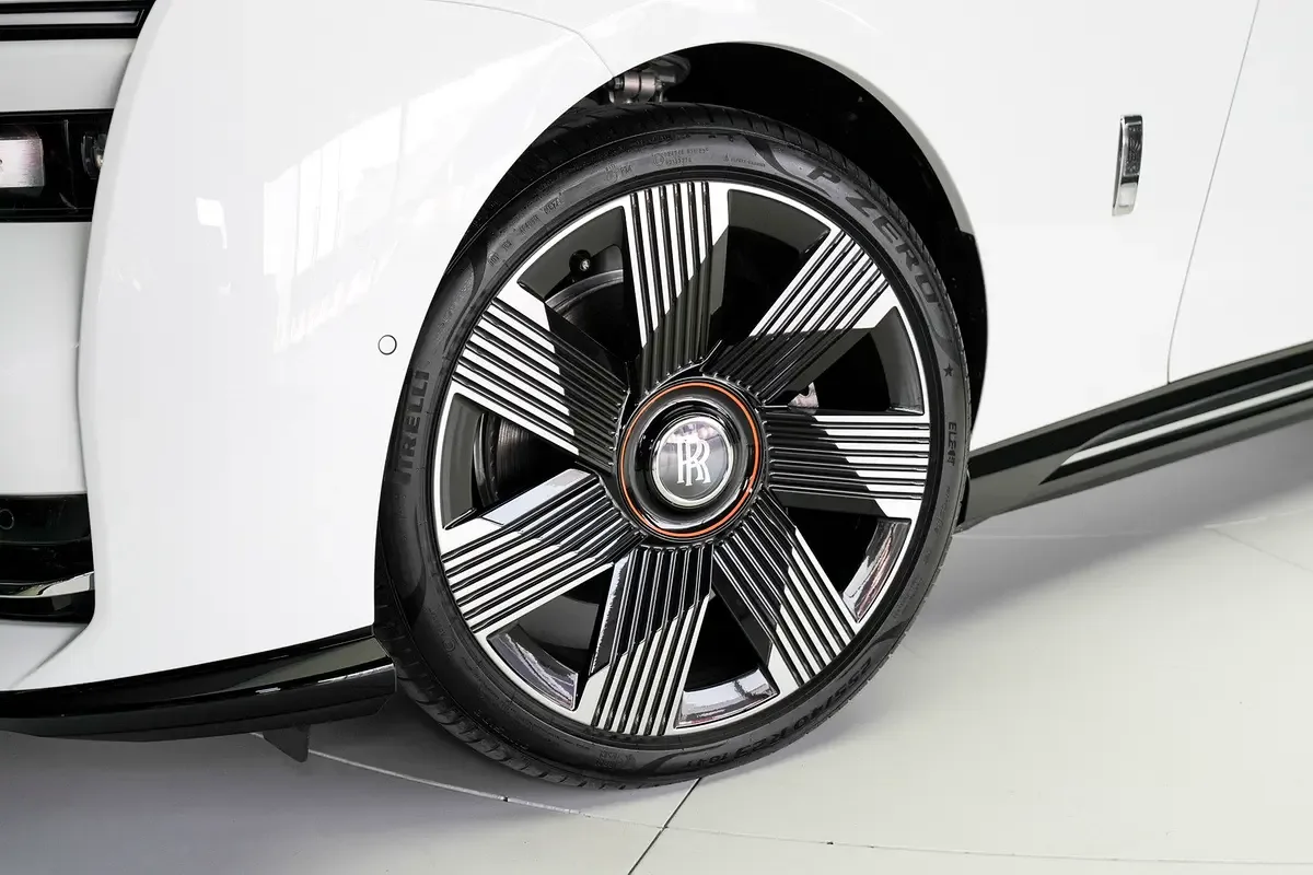 Rolls-Royce Spectre AT 4WD (585 hp) - 14