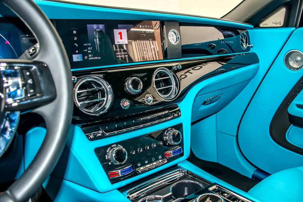 Rolls-Royce Spectre AT 4WD (585 حصان) - 11