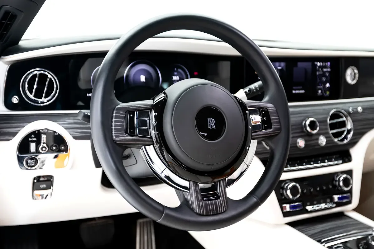 Rolls-Royce Spectre AT 4WD (585 حصان) - 10