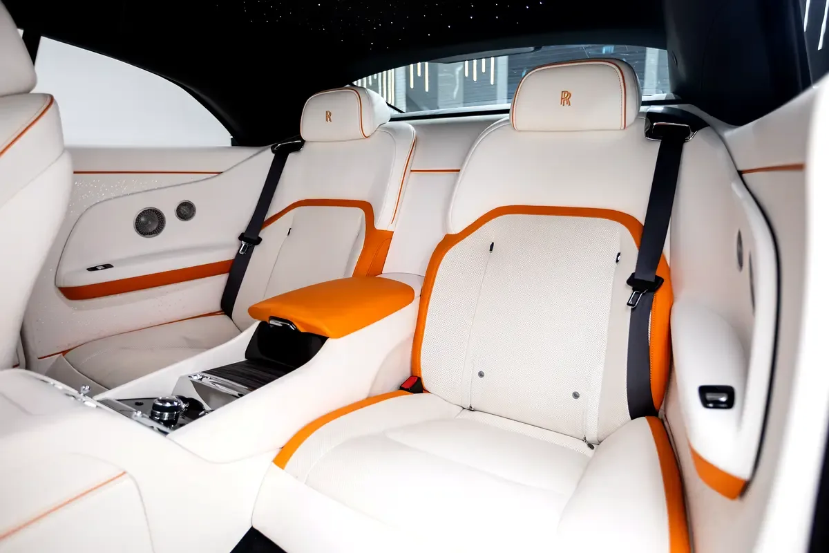 Rolls-Royce Spectre AT 4WD (585 حصان) - 11