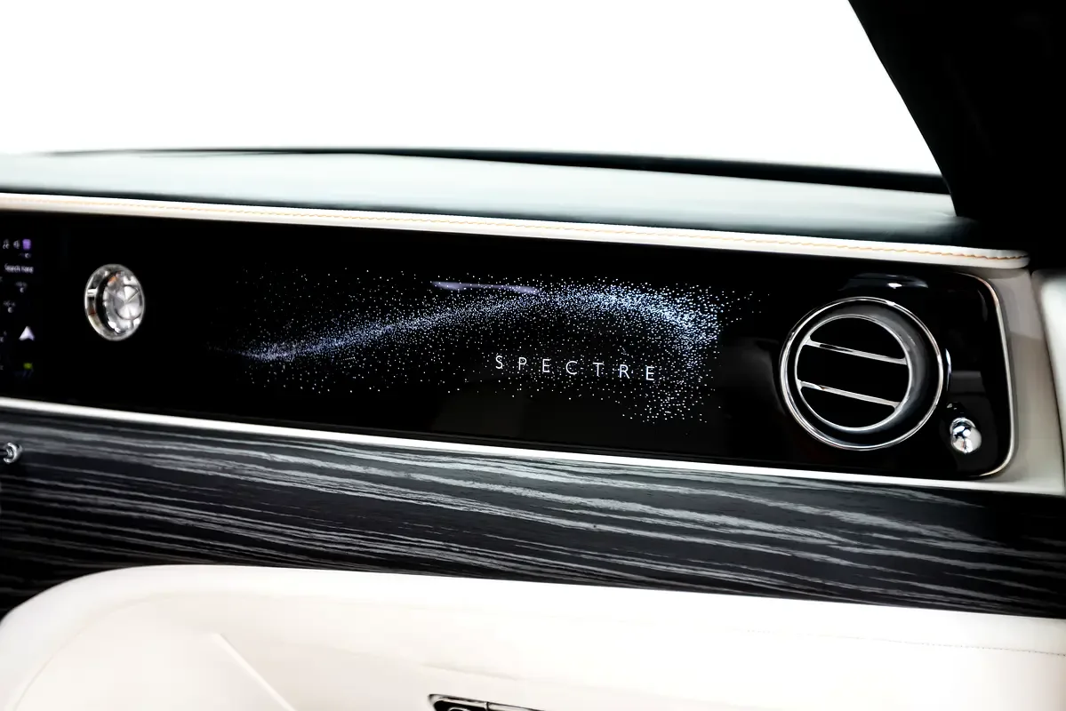 Rolls-Royce Spectre AT 4WD (585 حصان) - 14