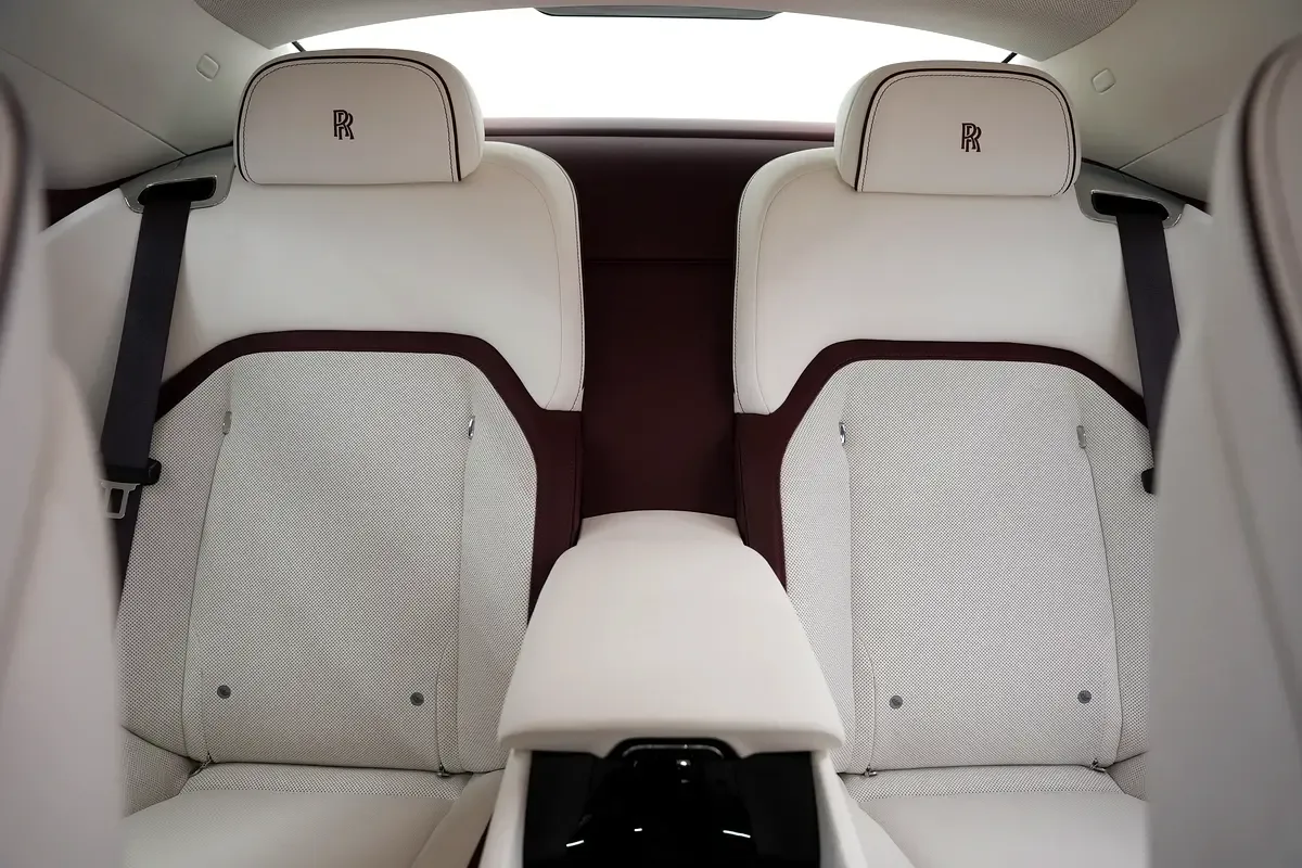 Rolls-Royce Spectre AT 4WD (585 hp) - 9