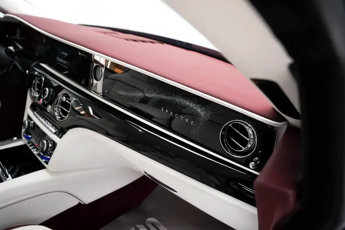 Rolls-Royce Spectre AT 4WD (585 hp) - 12