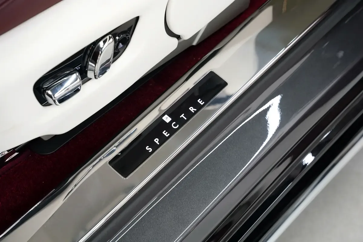 Rolls-Royce Spectre AT 4WD (585 hp) - 13