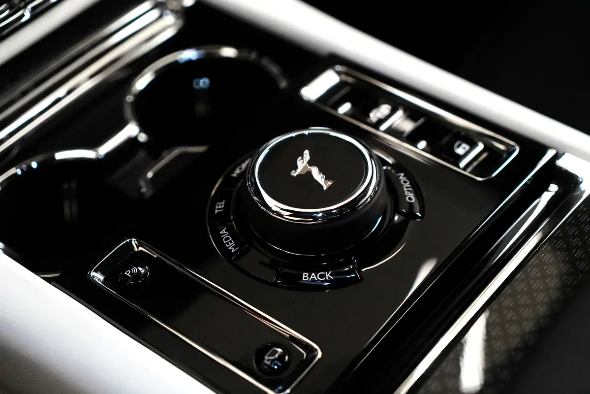 Rolls-Royce Spectre AT 4WD (585 hp) - 10