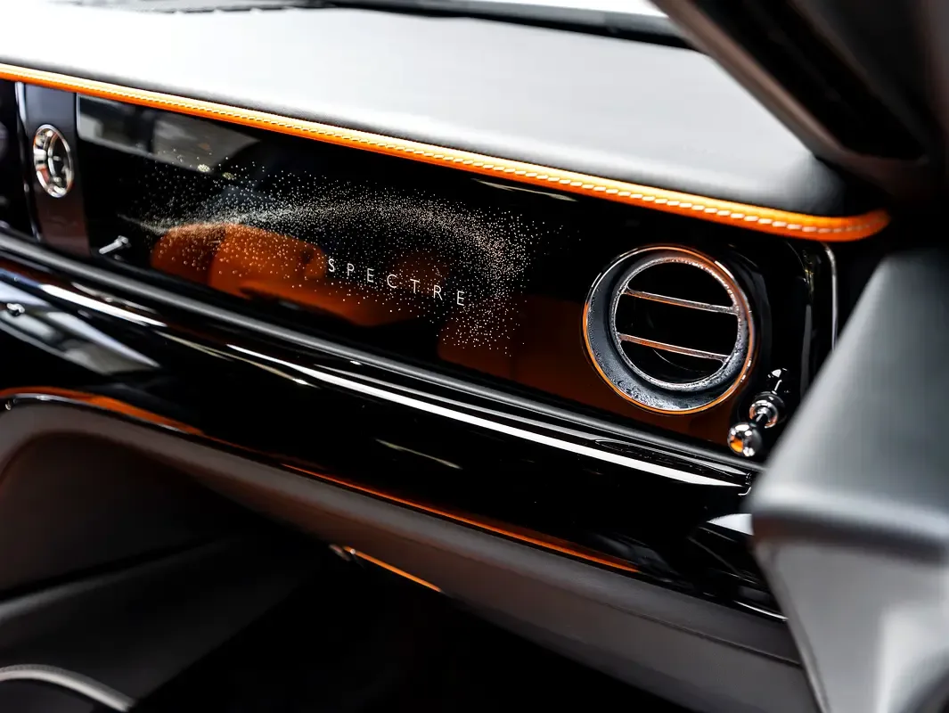 Rolls-Royce Spectre AT 4WD (585 hp) - 17
