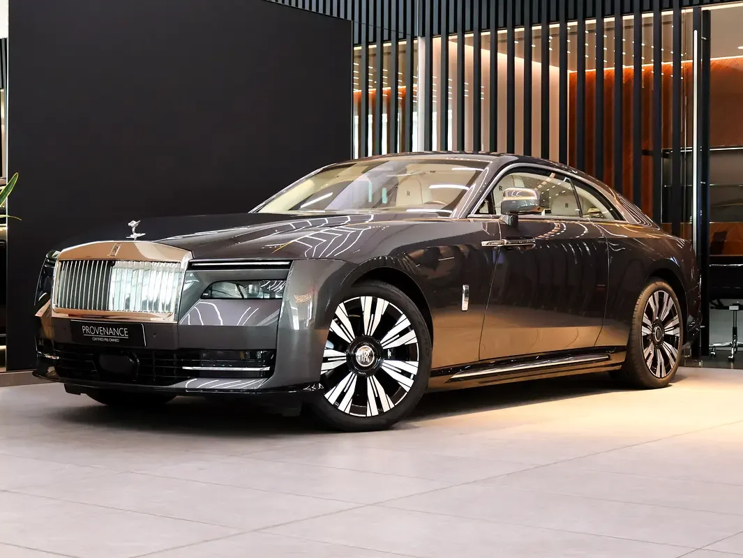 Rolls-Royce Spectre AT 4WD (585 حصان)