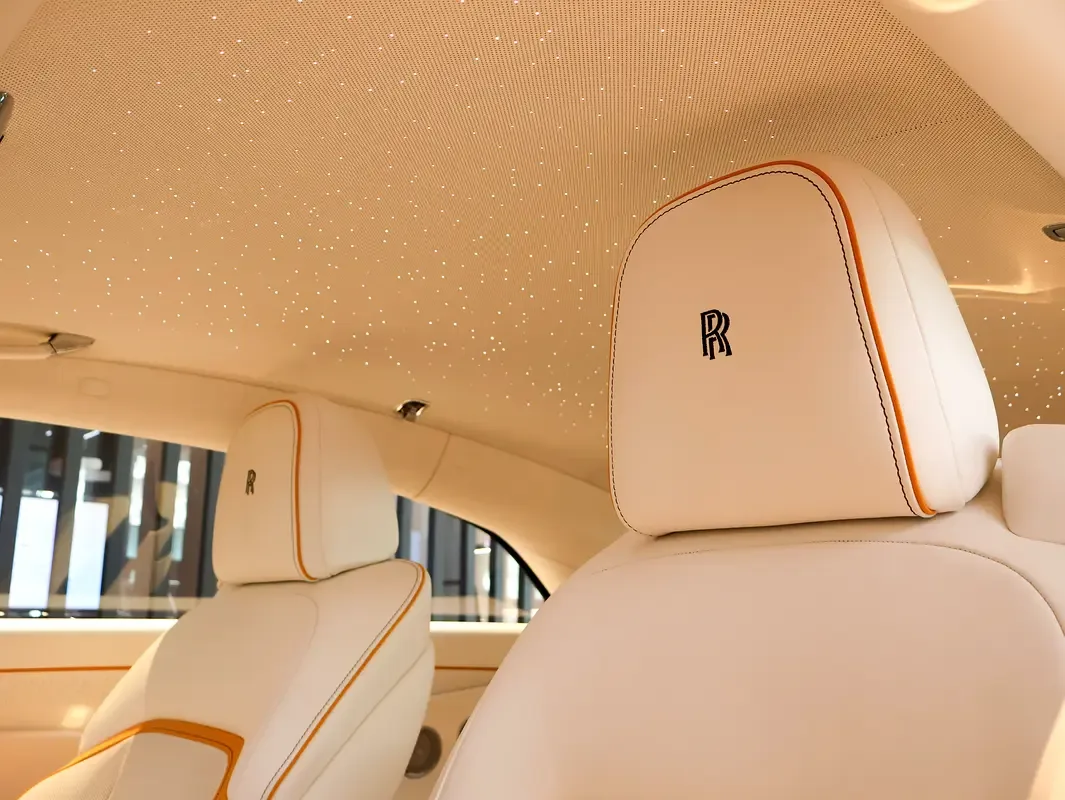 Rolls-Royce Spectre AT 4WD (585 حصان) - 4