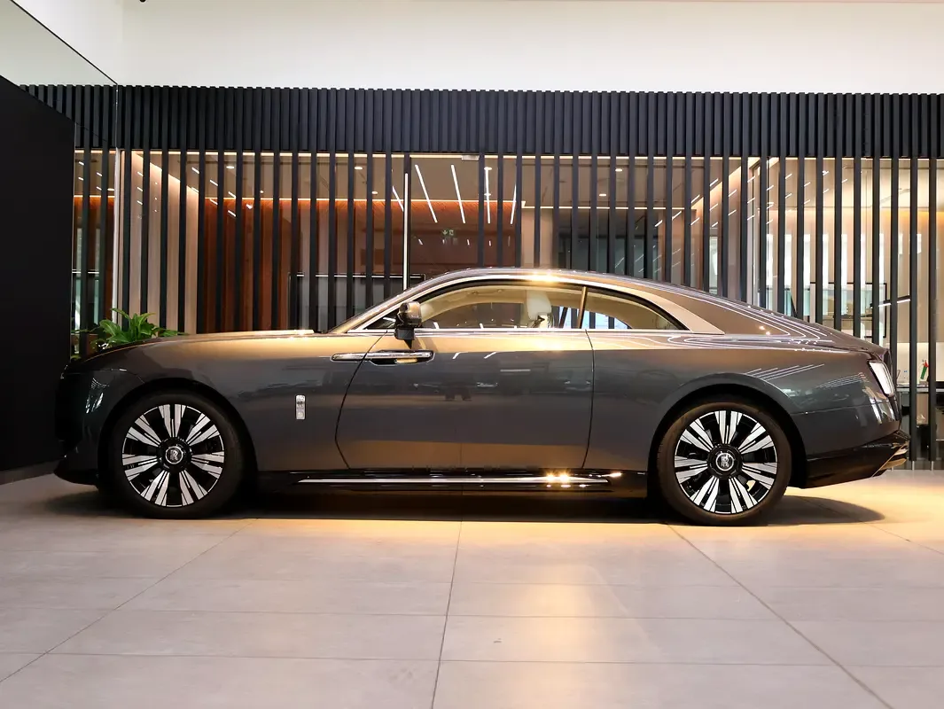 Rolls-Royce Spectre AT 4WD (585 حصان) - 3