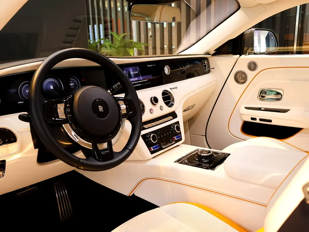 Rolls-Royce Spectre AT 4WD (585 حصان) - 6
