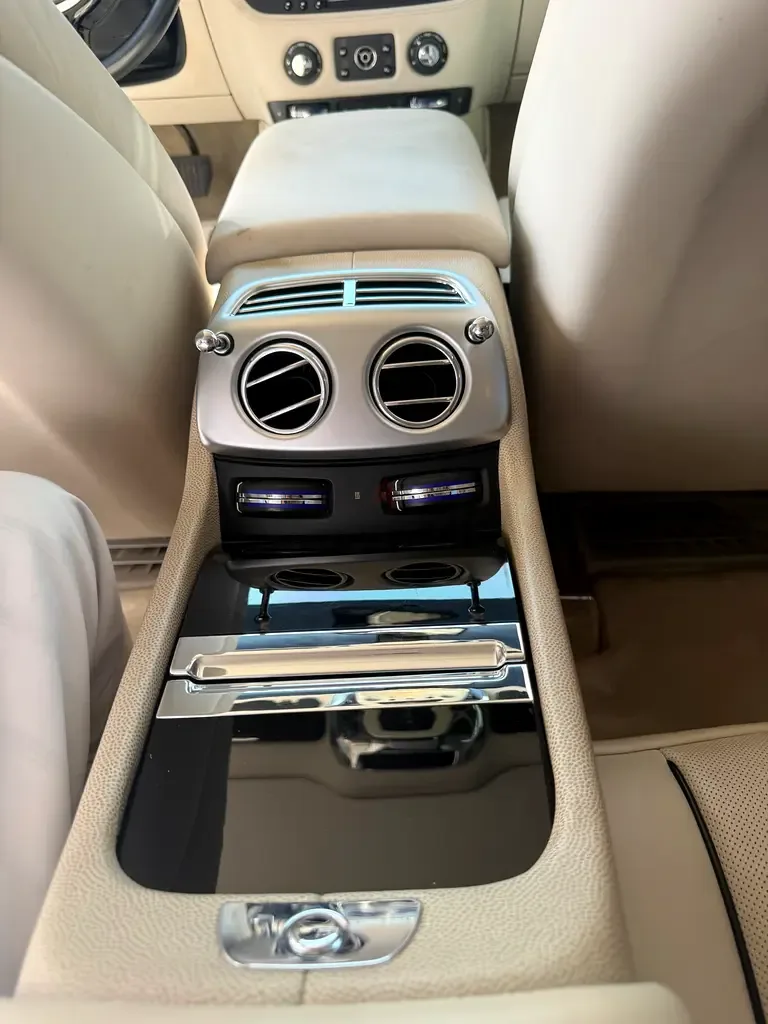 Rolls-Royce Wraith 6.6 AT RWD (632 حصان) - 4