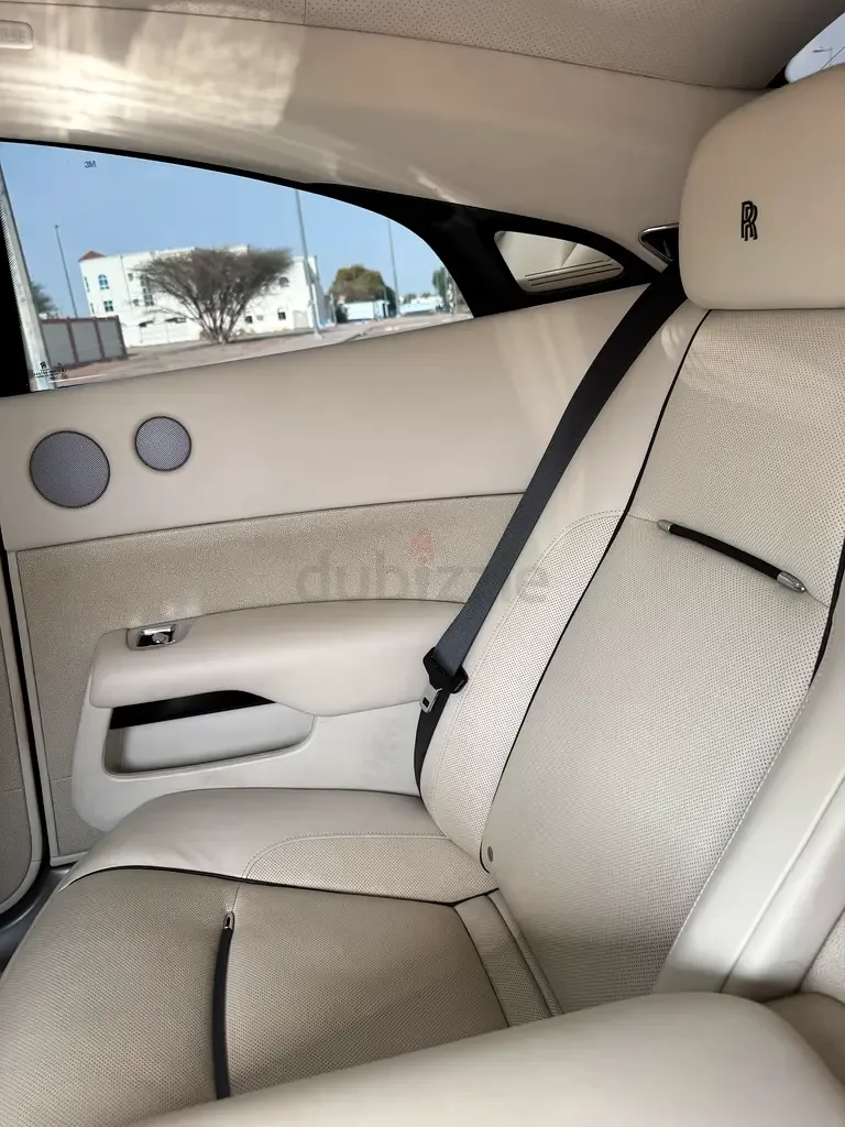 Rolls-Royce Wraith 6.6 AT RWD (632 حصان) - 6