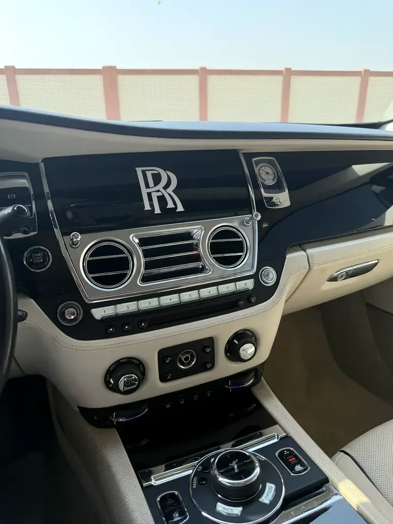 Rolls-Royce Wraith 6.6 AT RWD (632 حصان) - 12