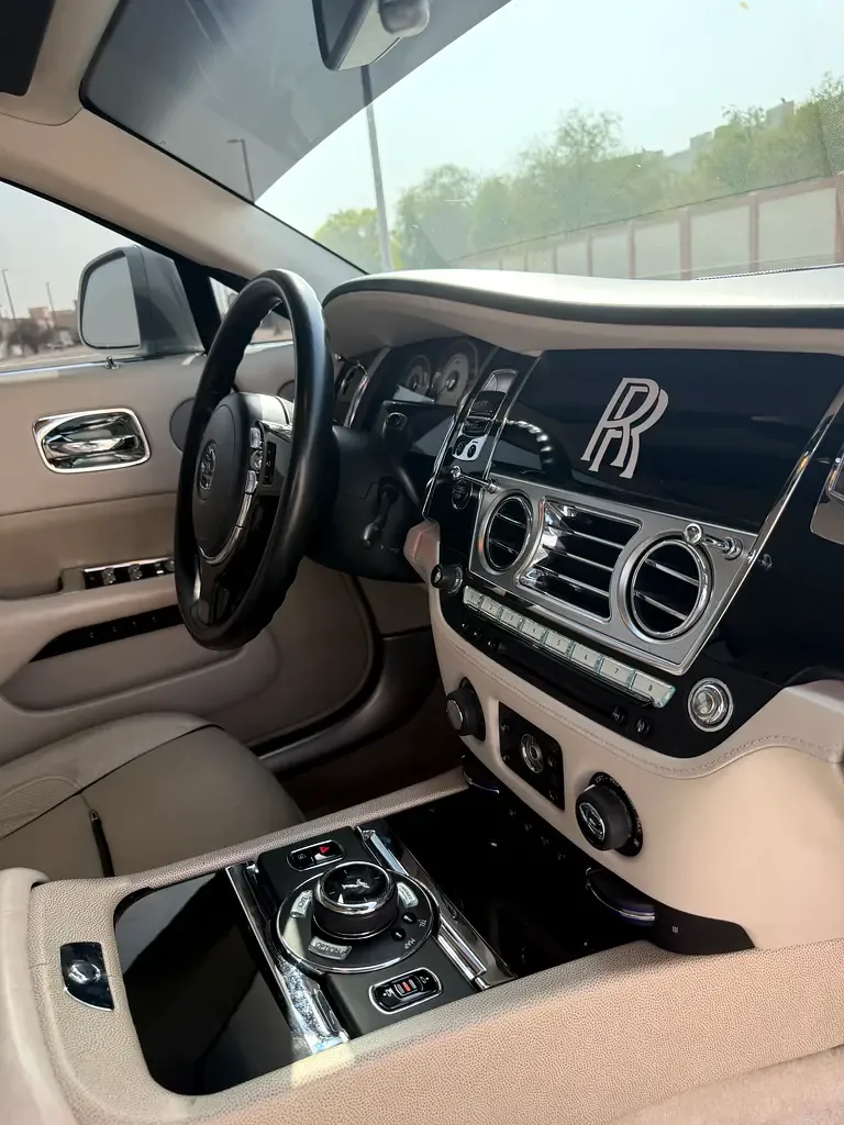 Rolls-Royce Wraith 6.6 AT RWD (632 حصان) - 17