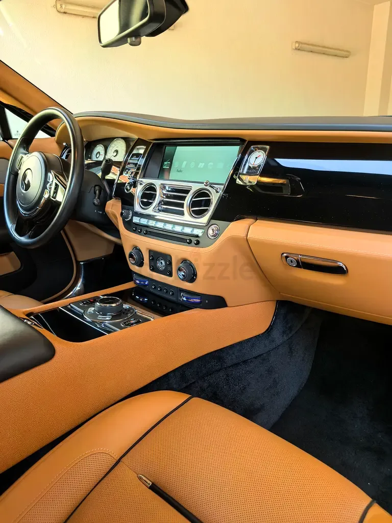 Rolls-Royce Wraith 6.6 AT RWD (632 hp) - 14