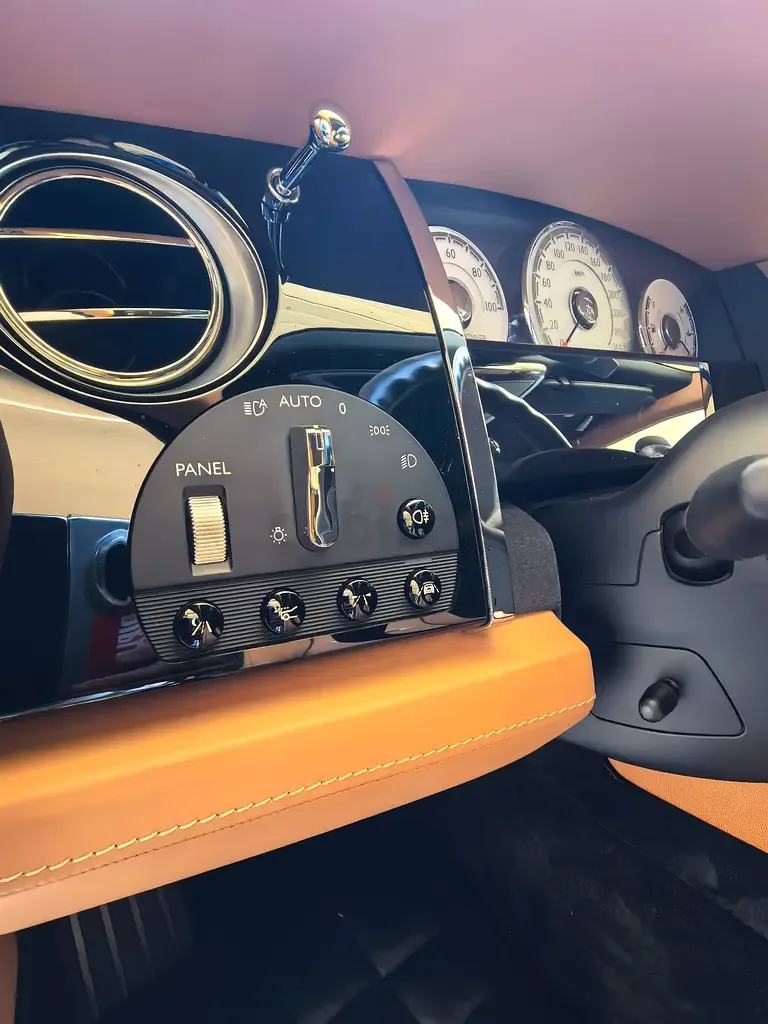 Rolls-Royce Wraith 6.6 AT RWD (632 hp) - 16