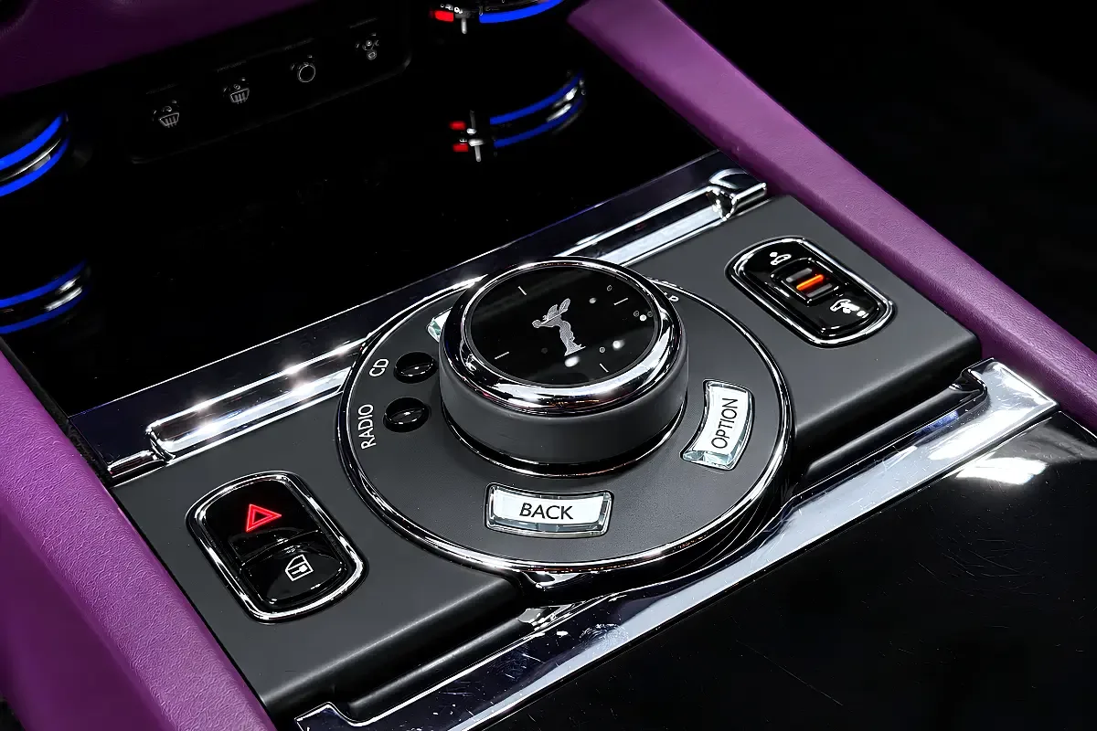Rolls-Royce Wraith 6.6 AT RWD (632 حصان) - 16