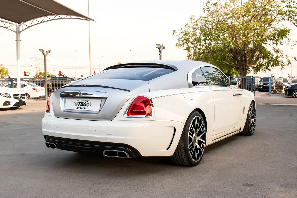 Rolls-Royce Wraith 6.6 AT RWD (632 حصان) - 6