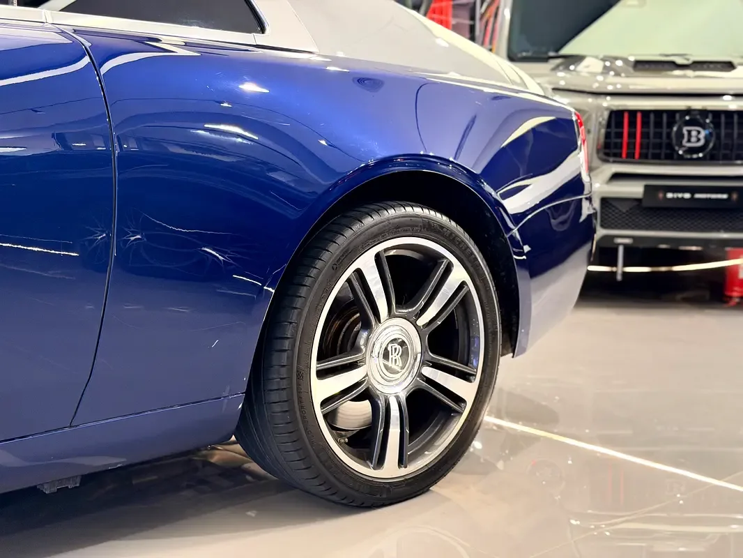Rolls-Royce Wraith 6.6 AT RWD (632 hp) - 6